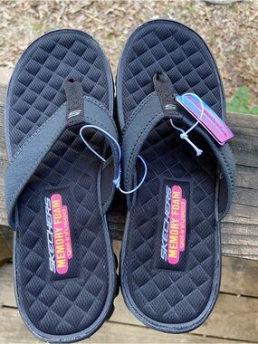 Skechers Memory Foam Gel Infused Black Flip Flops size 8 Women’s